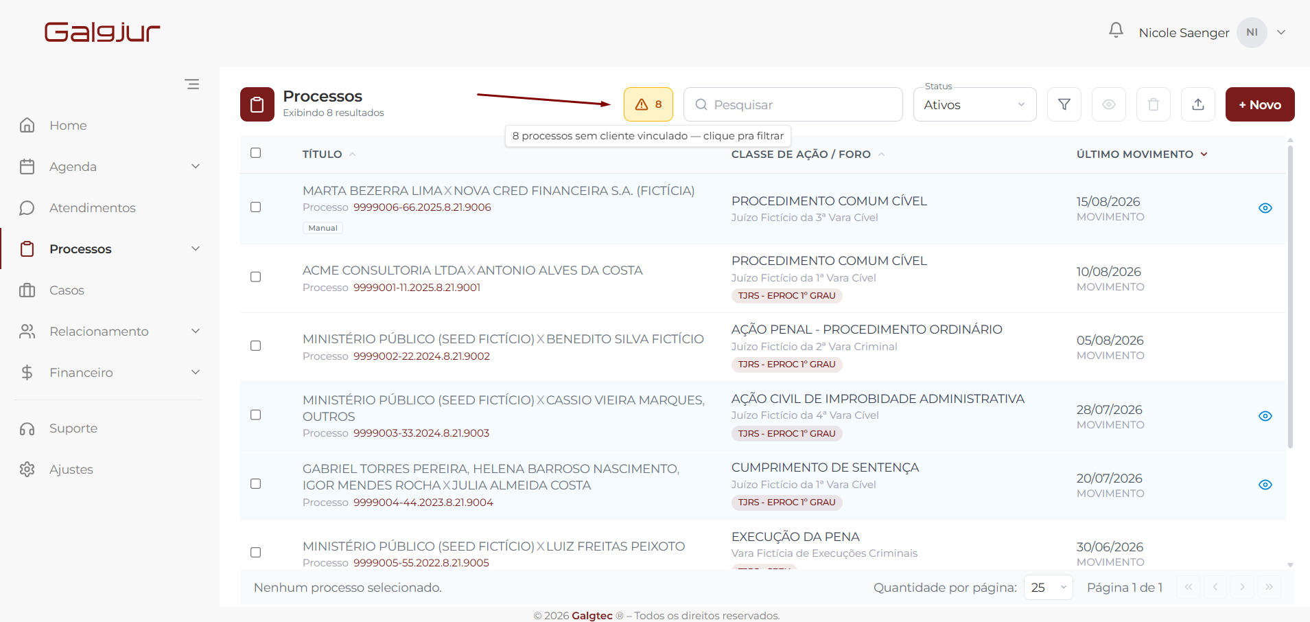 Topo da lista de Processos com o botão de atenção amarelo mostrando o número 8 e o tooltip 8 processos sem cliente vinculado — clique pra filtrar