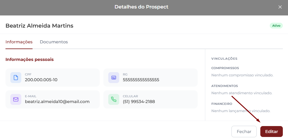 Janela Detalhes do Prospect exibindo o nome Beatriz Almeida Martins com badge Ativo no topo, abas Informações e Documentos, seção Informações pessoais com CPF, RG, E-mail e Celular preenchidos; coluna lateral Vinculações com Compromissos, Atendimentos e Financeiro (todos sem vínculos); botões Fechar e Editar destacado no rodapé