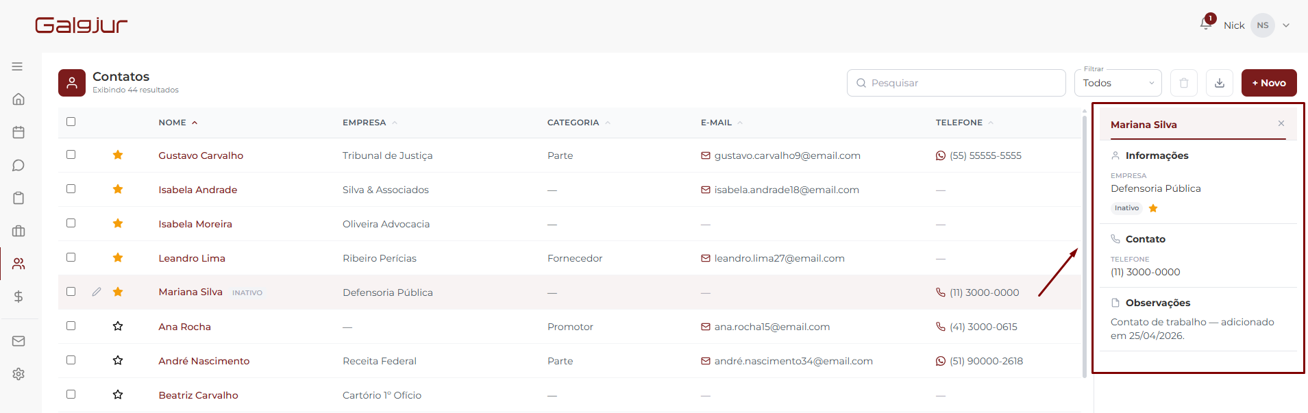 Tela de Contatos com a linha de Mariana Silva selecionada e o painel lateral aberto à direita exibindo Informações (empresa Defensoria Pública, badge Inativo e estrela de favorito), Contato (telefone) e Observações do contato