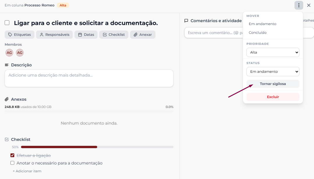 Janela de uma tarefa com o menu de três pontinhos aberto à direita, exibindo as seções Mover (com colunas Em andamento e Concluído), Prioridade, Status e os botões Tornar sigilosa e Excluir
