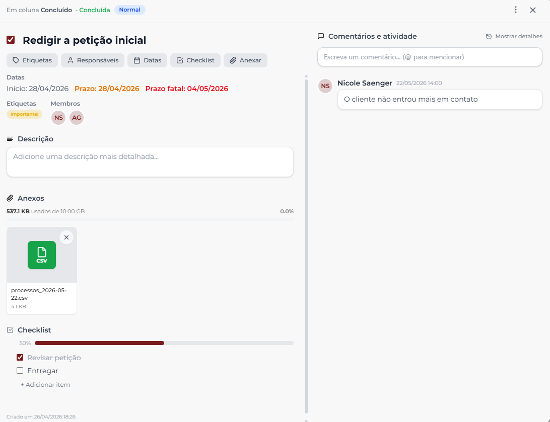 Janela de detalhes de uma tarefa exibindo título, datas com prazo e prazo fatal, etiquetas, membros responsáveis, descrição, anexos, checklist com barra de progresso e a coluna lateral de comentários e atividade